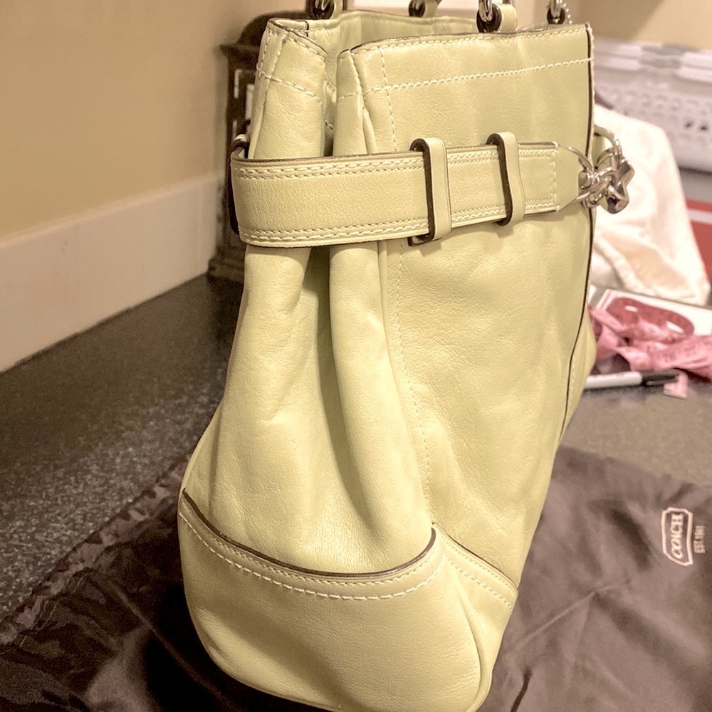 COACH large lime (pear) leather Carryall w/rolled leather handles, #F11200 - Picture 3 of 15